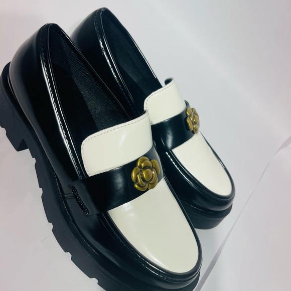 Elegant Black and White Loafers - Picture 8 of 13